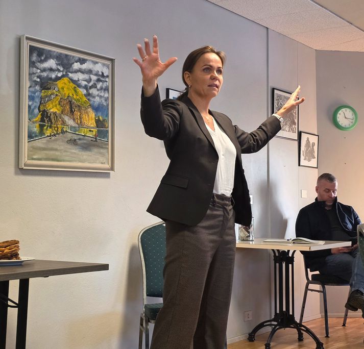 Ingibjörg Ísaksen, þingflokksformaður Framsóknarflokksins og frambjóðandi um formannskjör í flokknum í vöfflukaffinu í Árborg í gær.