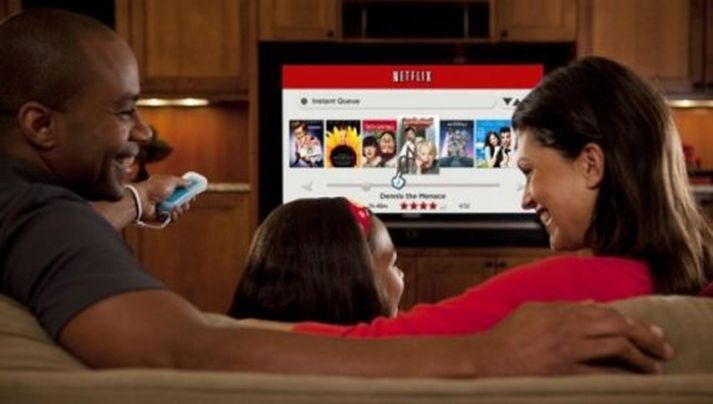 Þessi hamingjusama fjölskylda glápti eflaust á fjöldan allan af þáttum og kvikmyndum á Netflix í júní.