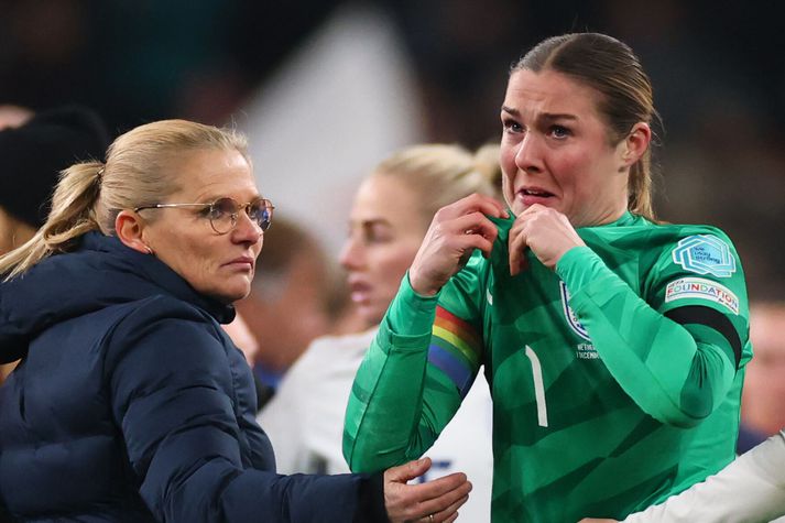 Sarina Wiegman og Mary Earps.