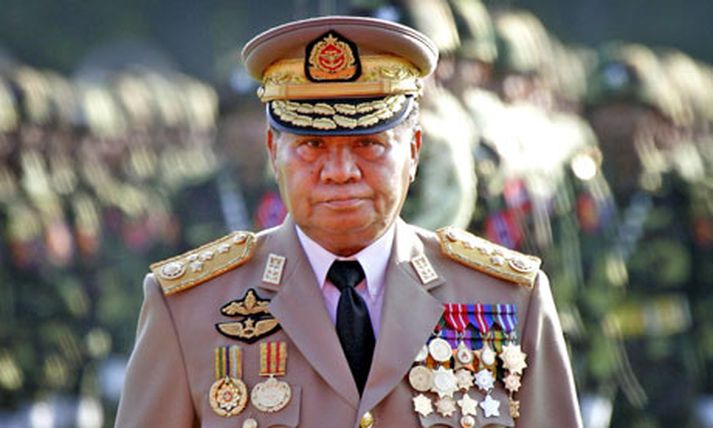 Fótboltaunnandin Than Shwe.