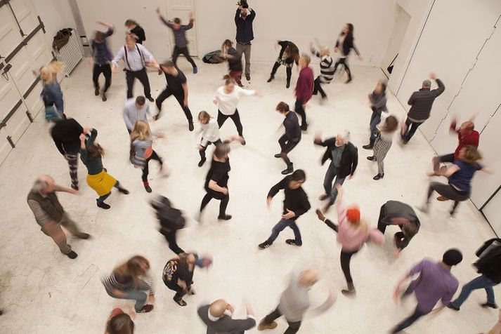 Áhorfendur léku stórt hlutverk í opnunarverki Reykjavík Dance Festival í gær. 