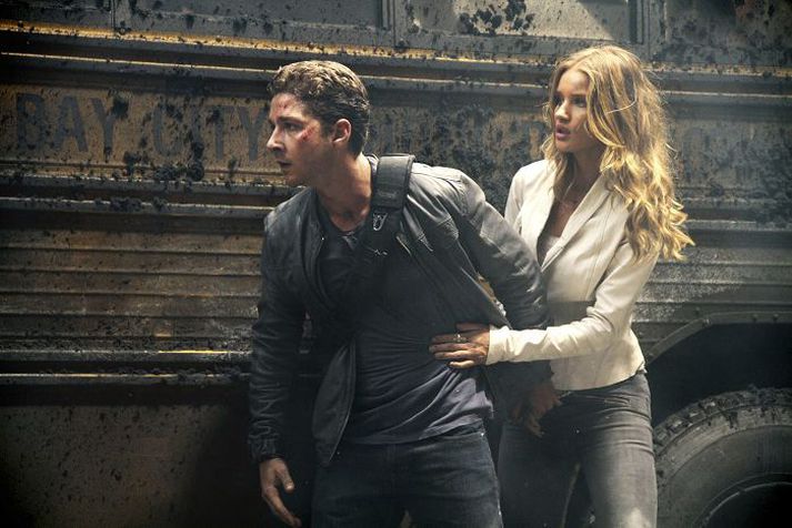 Shia LaBeouf og Rosie Huntington-Whiteley í hlutverkum sínum í þriðju Transformers-myndinni. Hún er sögð vera sú síðasta í þríleik Michaels Bay en enginn skyldi vanmeta ást Hollywood á gullkálfunum sínum.
