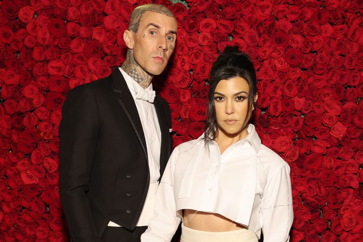 Travis Barker og Kourtney Kardashian voru glæsileg saman á Met Gala.