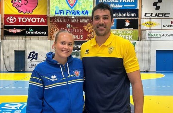 Jóna Margrét Arnarsdóttir með Miguel Mateo Castrillo þjálfara KA-liðsins.