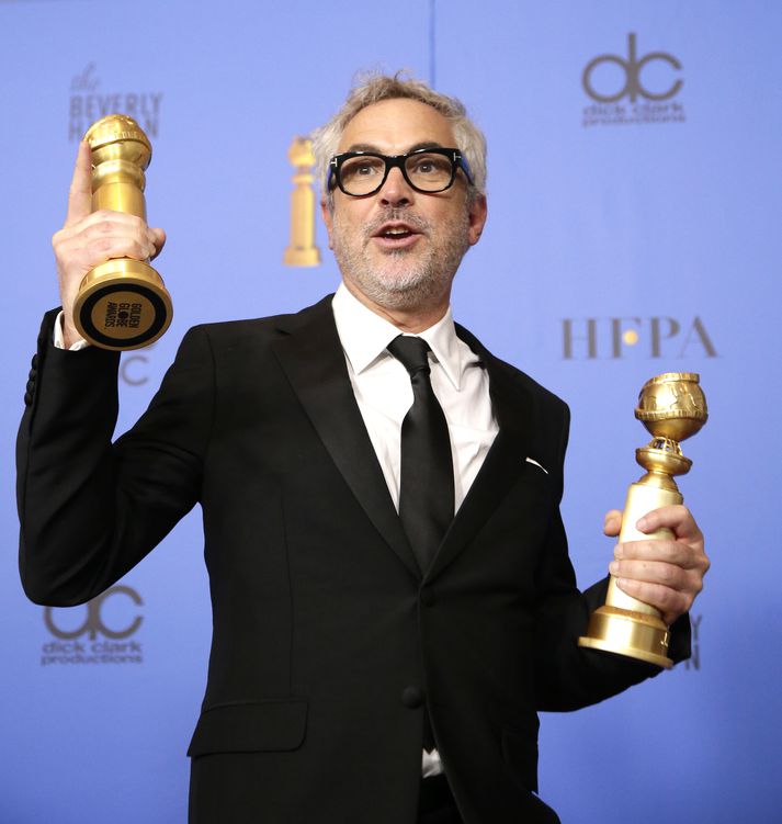 Verðlaunaskápurinn heima hjá Alfonso Cuaron er vel nýttur en auk Directors Guild verðlaunanna hlaut hann á dögunum Golden Globe verðlaun.