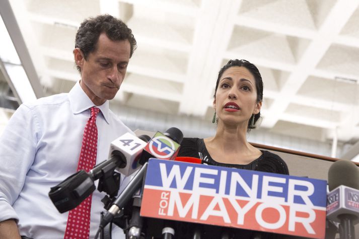 Anthony Weiner ásamt eiginkonu sinni Humu Abedin.