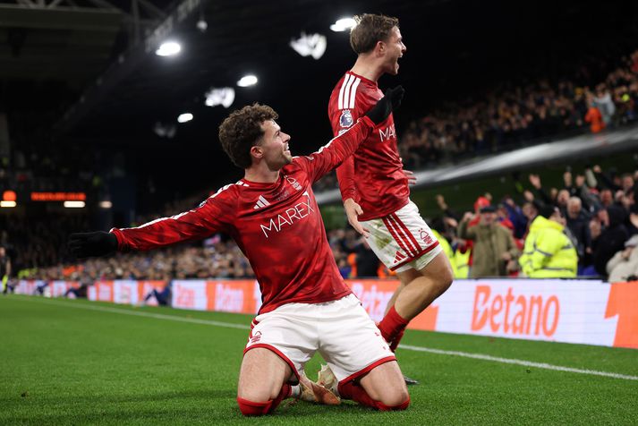 Neco Williams fagnar marki sínu fyrir Nottingham Forest í kvöld.