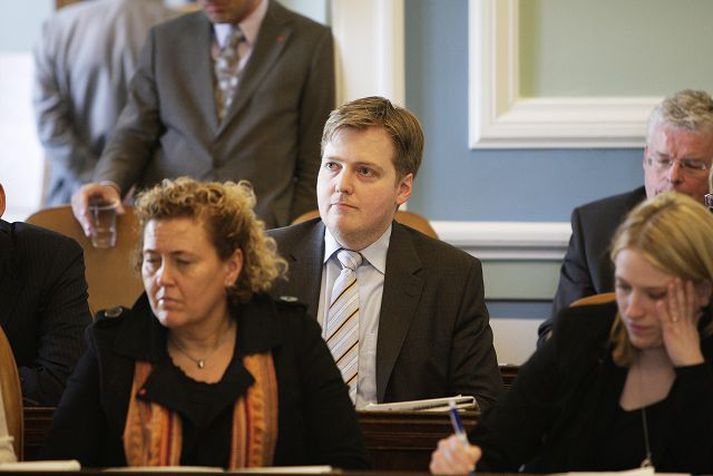 Frá Alþingi Tillögur ríkisstjórnarinnar og Framsóknar- og Sjálfstæðisflokks eru til sameiginlegrar meðferðar utanríkismálanefndar.fréttablaðið/gva