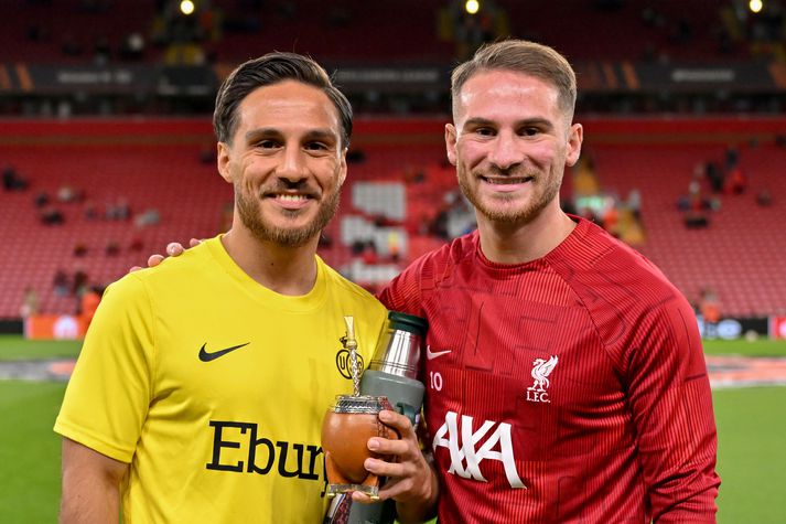 Bólusetningarvandræði þriggja landsliðsmanna þýðir að bræðurnir Alexis Mac Allister og Kevin Mac Allister fá að vera saman í argentínska landsliðinu í fyrsta sinn.