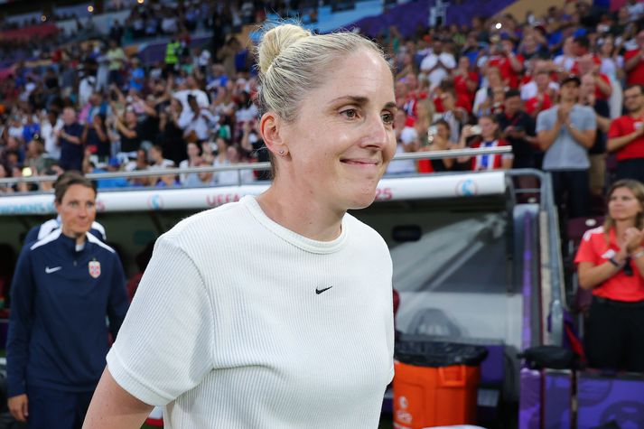 Gemma Grainger er þjálfari norska kvennalandsliðsins og leggur ofurkapp að vera með foreldra leikmanna sinna með í pakkanum.