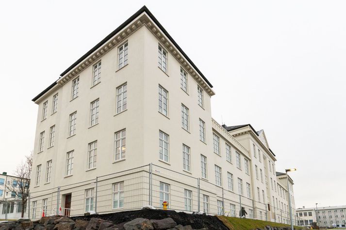 Skúringatækið lá fast utan á segulómtækinu í nokkra daga.