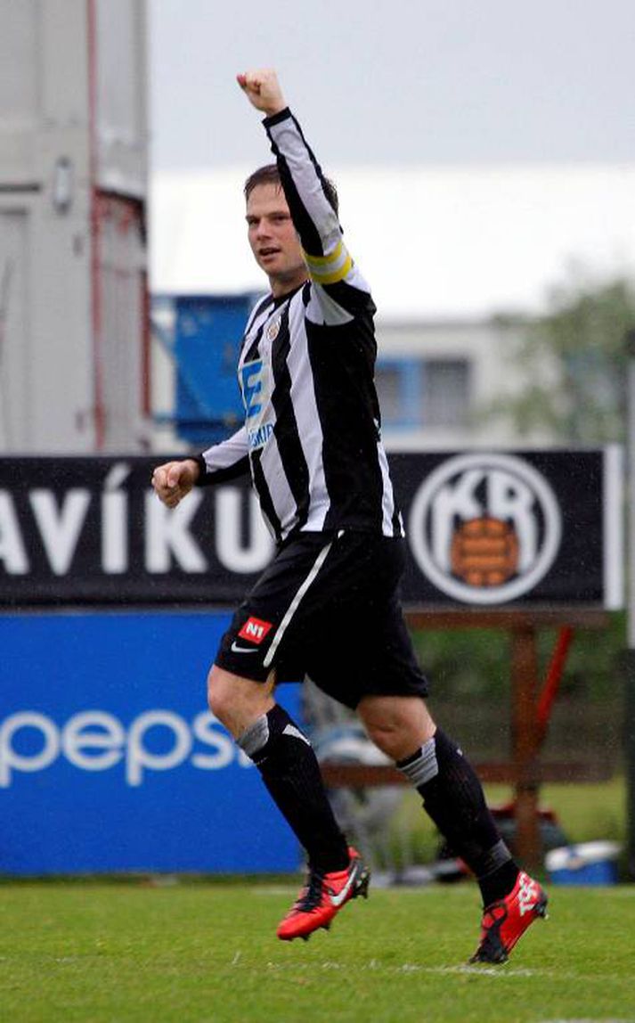 Bjarni Guðjónsson fyrirliði KR verður í eldlínunni í kvöld