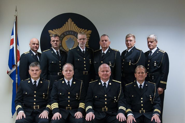 Efri röð frá vinstri: Aðstoðaryfirlögregluþjónarnir Ásgeir Þór Ásgeirsson, Margeir Sveinsson, Kristján Ólafur Guðnason, Árni Þór Sigmundsson, Jóhann Karl Þórisson og Ómar Smári Ármannsson. Neðri röð frá vinstri: Jón HB Snorrason aðstoðarlögreglustjóri, Stefán Eiríksson lögreglustjóri, Hörður Jóhannesson aðstoðarlögreglustjóri og Egill Bjarnason yfirlögregluþjónn.
