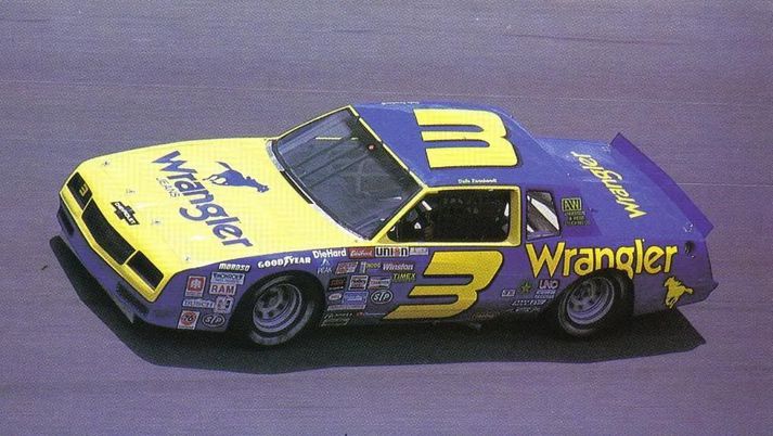 Umræddur bíll Dale Earnhardt. Chevrolet Monte Carlo árgerð 1984.