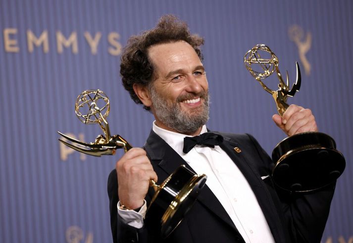 Matthew Rhys er sá fyrsti sem fær tvö verðlaun fyrir aðalhlutverk. 