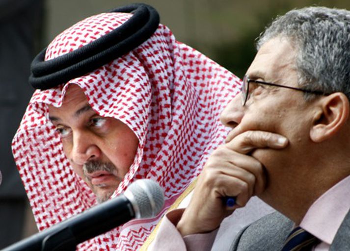 Saud al-Faisal prins, utanríkisráðherra Sádí Arabíu, og Amr Moussa, framkvæmdastjóri Arababandalagsins, á fundinum í höfuðstöðvum bandalagsins í Kaíró í Egyptalandi í dag.