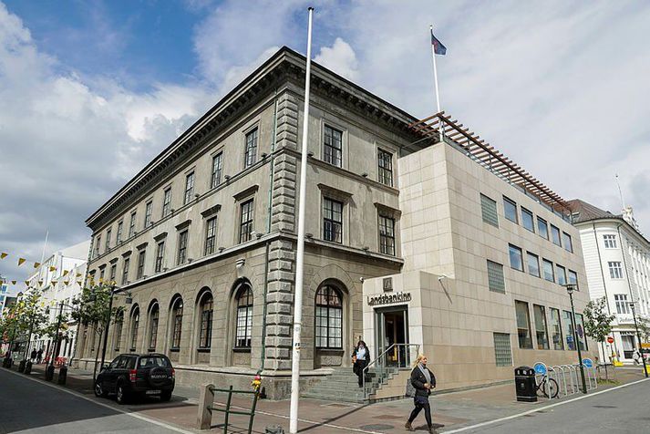Landsbankahúsið við Austurstræti er eitt glæsilegasta hús miðborgarinnar.