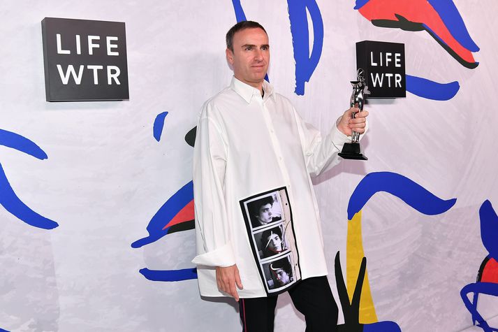 Raf Simons er hann vann hönnuður ársins á CFDA-verðlaunahátíðinni í New York árið 2017.)