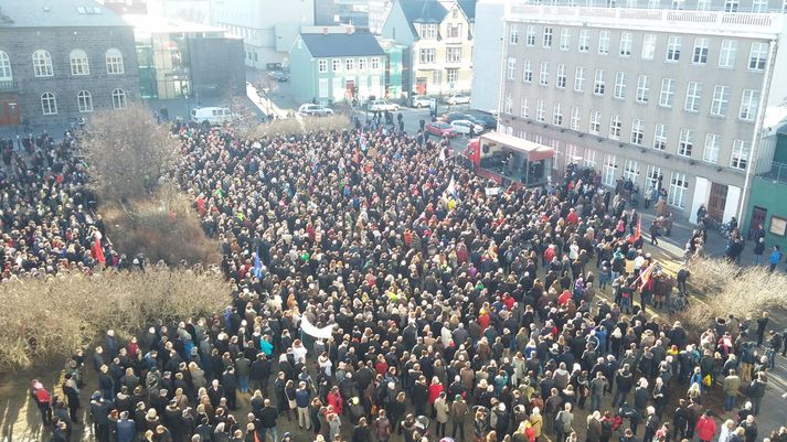 Skipuleggjendur mótmælanna leggja áherslu á að mótmælin verði friðsamlega og laus við allt ofbeldi.