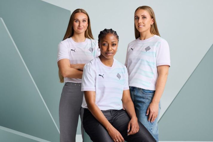 Landsliðskonurnar Alexandra Jóhannsdóttir, Natasha Moraa Anasi og Guðrún Arnardóttir í nýja búningnum.