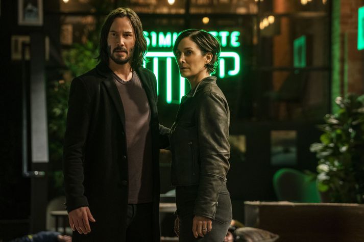 Keanau Reeves og Carrie-Anne Moss snúa aftur sem Neo og Trinity í fjórðu mynd Matrix seríunnar.