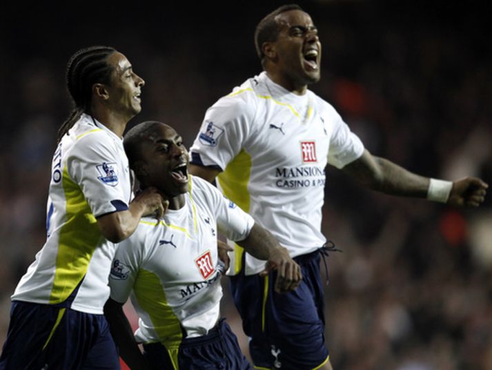 Tottenham-menn fagna hér draumamarki Danny Rose.