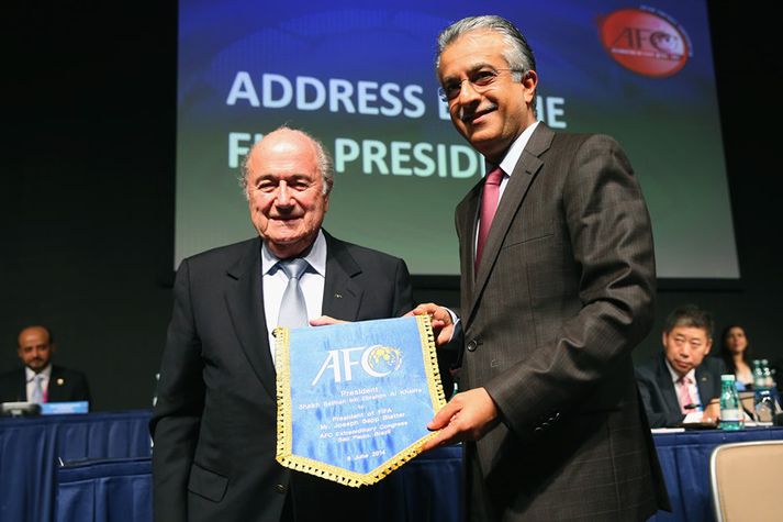 Salman er hér með Sepp Blatter, núverandi forseta FIFA.