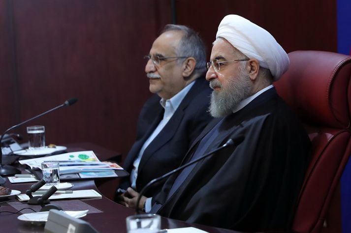 Rouhani (t.h.) ýjar að því að mótmælin í Íran hafi beinst að harðlínuöflum í landinu.
