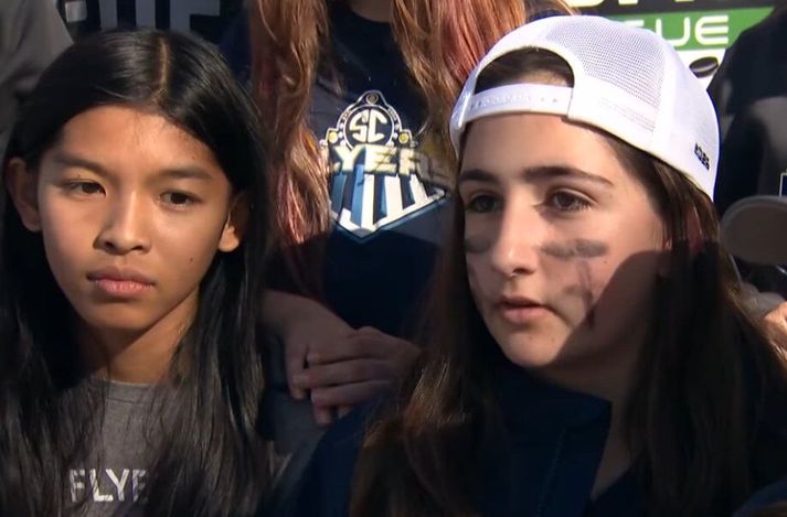 Stelpurnar í SC Lady Flyers íshokký-liðinu eru á aldrinum tíu til þrettán ára.