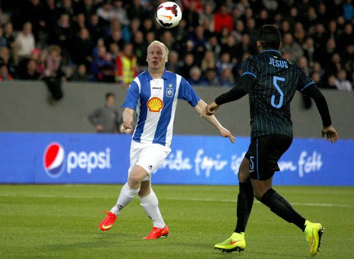 Arnar Már Björgvinsson með boltann í fyrri leiknum gegn Inter.