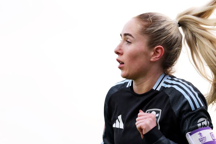 Missy Bo Kearns er leikmaður Aston Villa í ensku deildinni en var í barneignarleyfi.