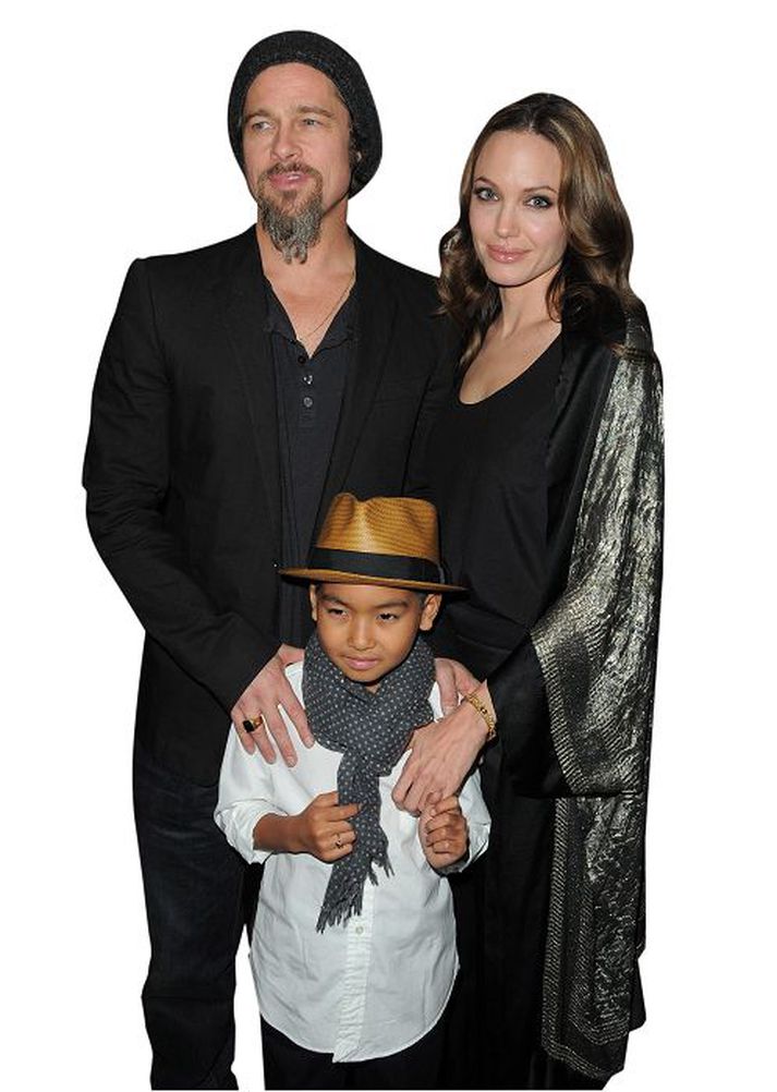 Brad Pitt og Angelina Jolie eru að undirbúa brúðkaup í Frakklandi í sumar.