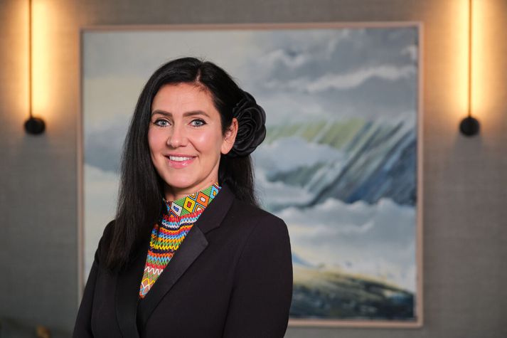 Erna Dís Ingólfsdóttir, framkvæmdatjóri mannauðs og gæðasviðs Íslandshótela, segir salernis- og búningamálin viðkvæm hjá mörgum þegar kemur að samtalinu um innleiðingu Hinseginvottunarinnar. Opnir sturtuklefar séu þó frekar sér-íslenskt fyrirbæri og það að salerni séu kynlaus sé alls ekkert nýtt á nálinni.