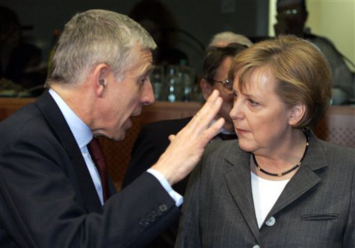 Jack Straw, utanríkisráðherra Bretlands, ræðir við Angelu Merkel, kanslara Þýskalands.