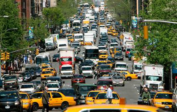 Þessi mynd af götu í New York virðist styðja niðurstöðu könnunarinnar fullkomlega.