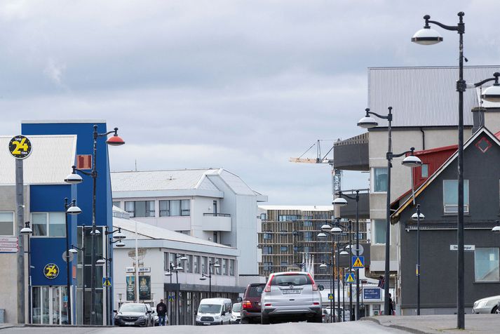 Michael er búsettur í Reykjanesbæ þar sem rafstuðsbyssan fannst meðal annars á heimili hans.