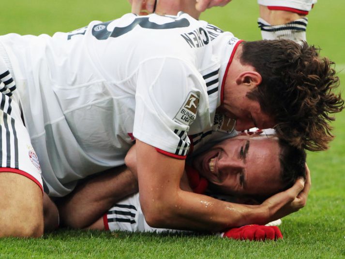 Franck Ribery og Mario Gomez fagna marki með Bayern.