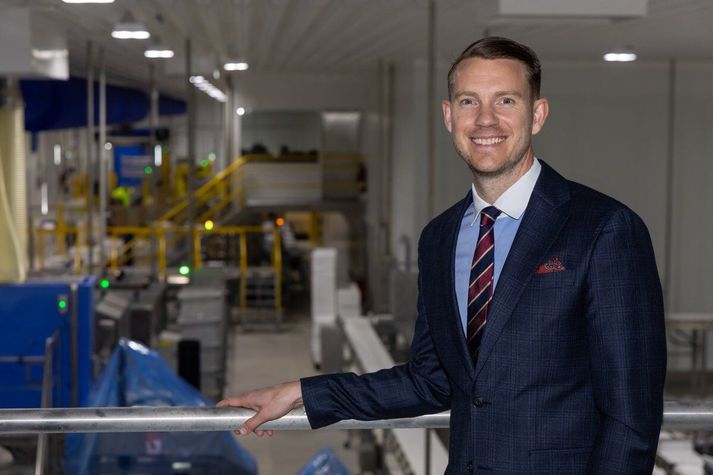 Baldvin Þorsteinsson kampakátur að vera orðinn forstjóri Samherja hf. Hann tekur við starfinu af föður sínum, Þorsteini Má Baldvinssyni.