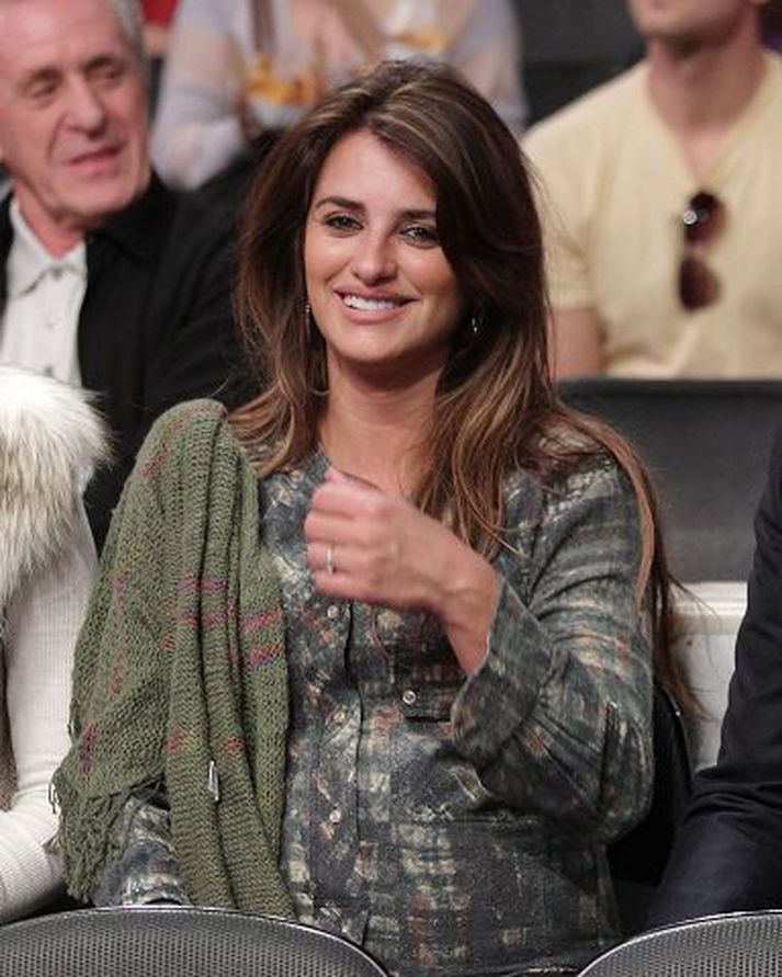 Penelope Cruz er óánægð með samband litla bróður síns og leikkonunnar Evu Longoria. nordicphotos/getty