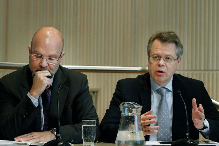 Þórarinn G. Pétursson aðalhagfræðingur og Már Guðmundsson seðlabankastjóri.