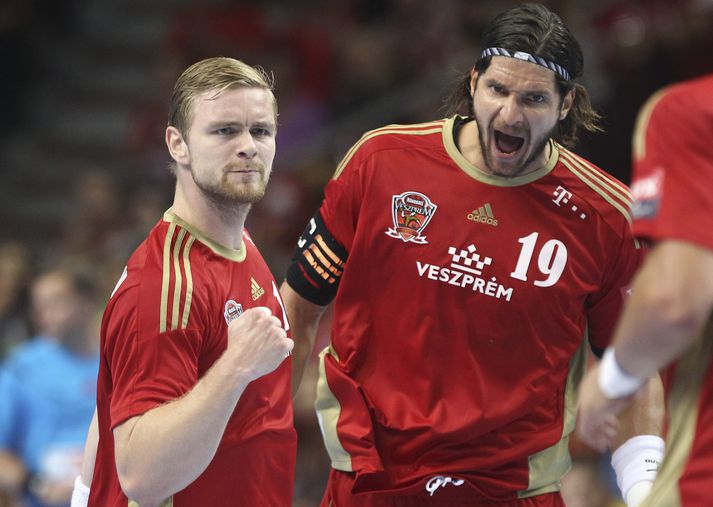 Aron fagnar í leik með Veszprém.