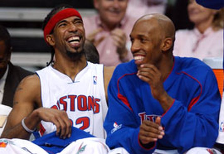 Rip Hamilton og Chauncey Billups höfðu það náðugt undir lokin í stórsigri Detroit á Milwaukee