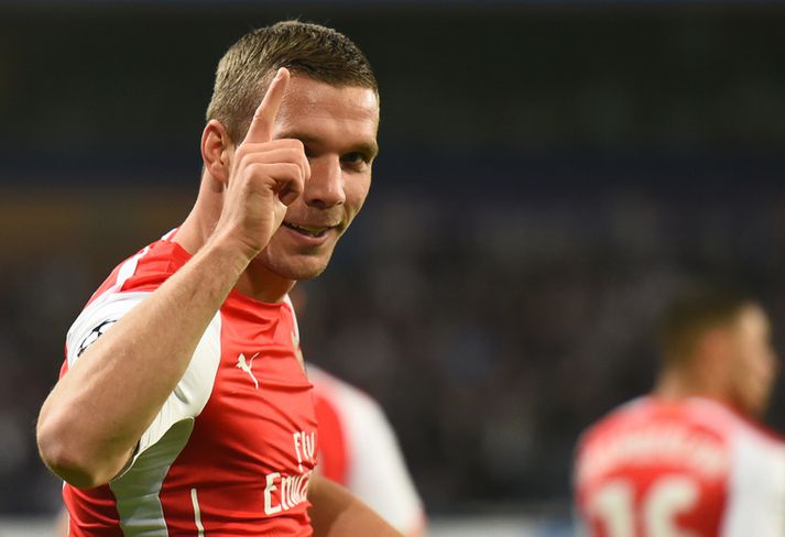 Podolski fagnar sigurmarki sínu í kvöld.