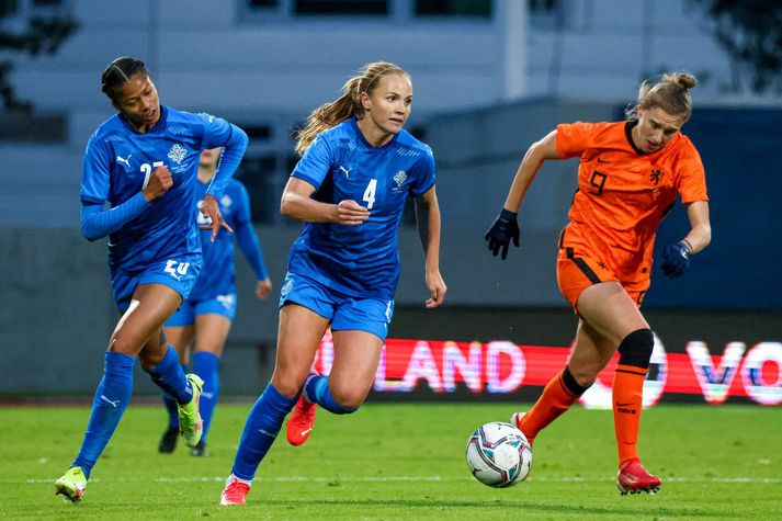 Ísland á margar framúrskarandi knattspyrnukonur og er Gonzalo Zamorano, talsmaður Woman Goal, yfir sig hrifinn af gæðastigin í fótboltanum hér á landi. Spennandi æfingarbúðir verða haldnar í Miðgarði um helgina.