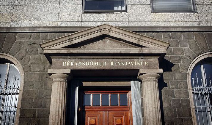 Maðurinn var dæmdur fyrir að ráðast á tvo nágranna sína.