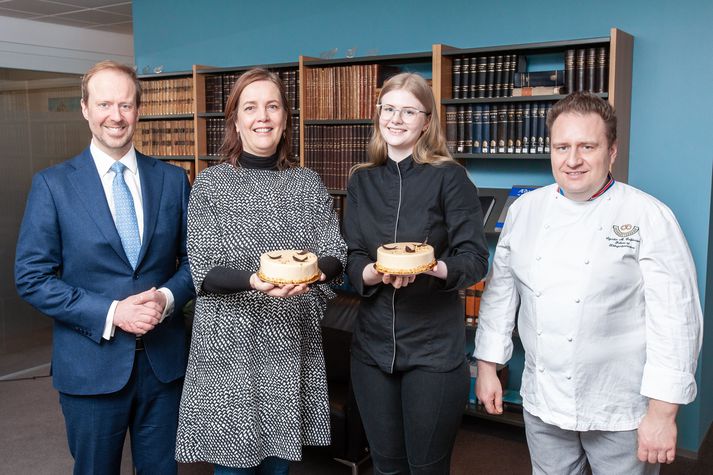 Sigurður Hannesson, framkvæmdastjóri Samtaka iðnaðarins, Svandís Svavarsdóttir matvælaráðherra, Guðrún Erla Guðjónsdóttir í Mosfellsbakaríi, og Sigurður Már Guðjónsson, formaður Landssambands bakarameistara.