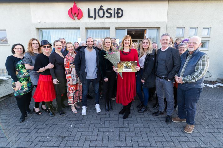 Auðunn Blöndal, Sigrún Ósk, Eva Georgs og Þórhallur Gunnarsson afhentu Ljósinu ágóðan af símakosningunni í dag.