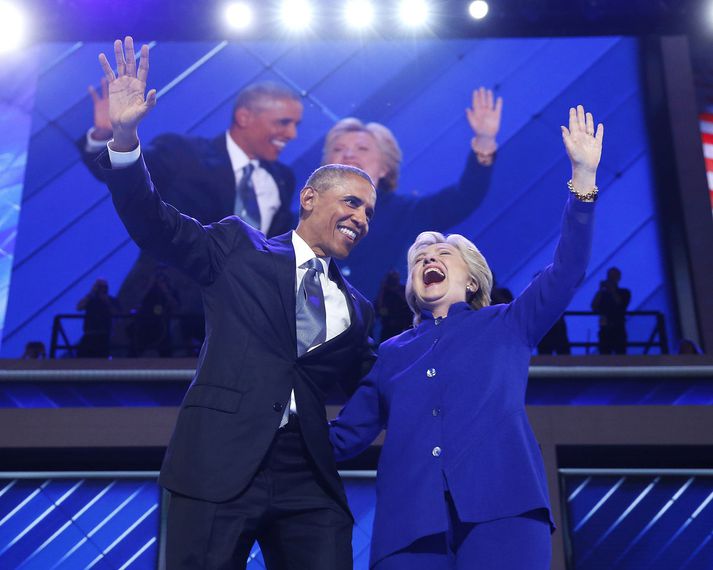 Barack Obama og Hillary Clinton á landsþingi Demókrataflokksins í Philadelphíu.