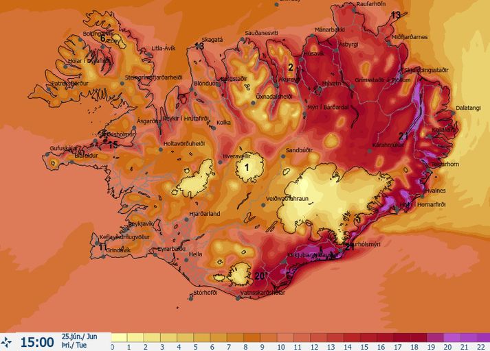 Hitaspá Veðurstofunnar fyrir morgundaginn klukkan 15. Spáð er um og yfir 20 stiga hita á austanverðu landinu.