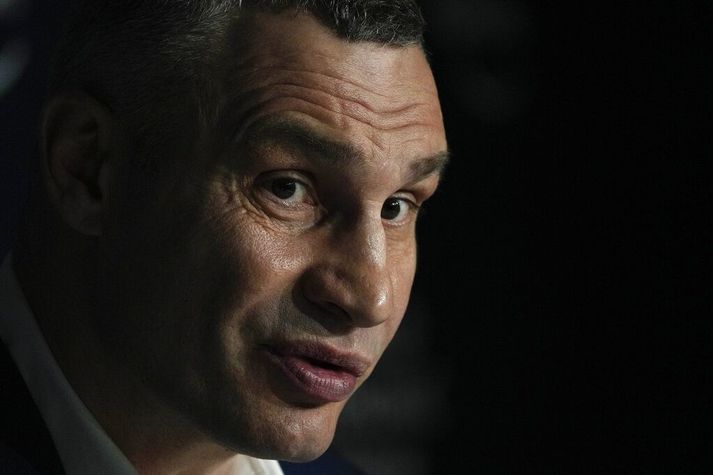 Vitaliy Klitschko, borgarstjóri Kíev, kallar eftir harðari aðgerðum og vill fá Thomas Bach í heimsókn.